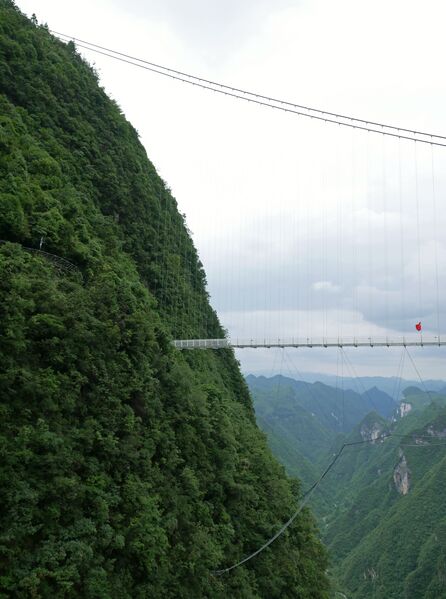 File:Yundingfeidu Glass Footbridge29.JPG
