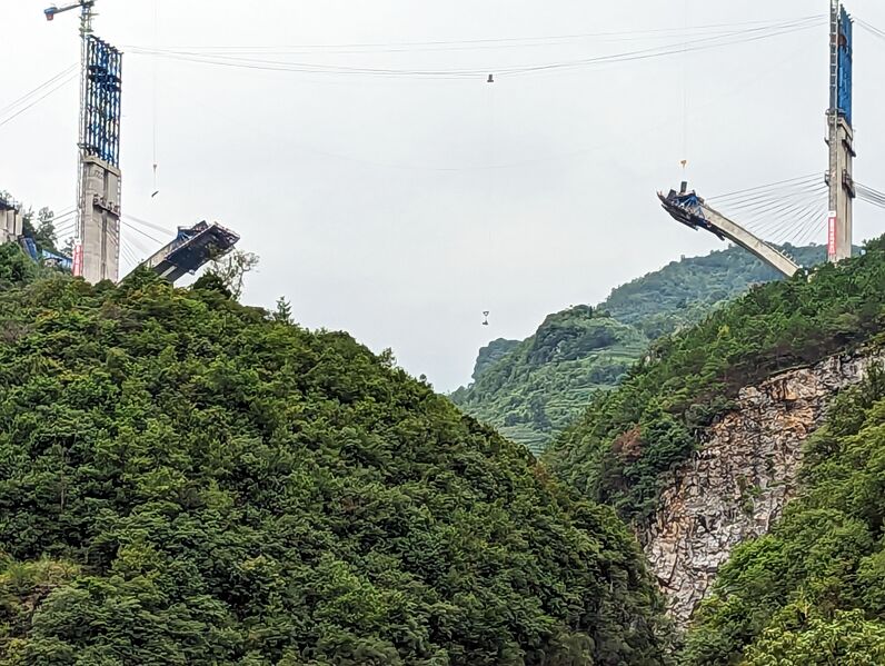 File:MinjiagouGorgeSkyLonglens.jpg