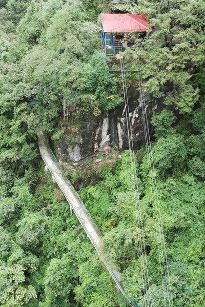 File:Sanxia Zhuhai Glass Footbridge21.JPG