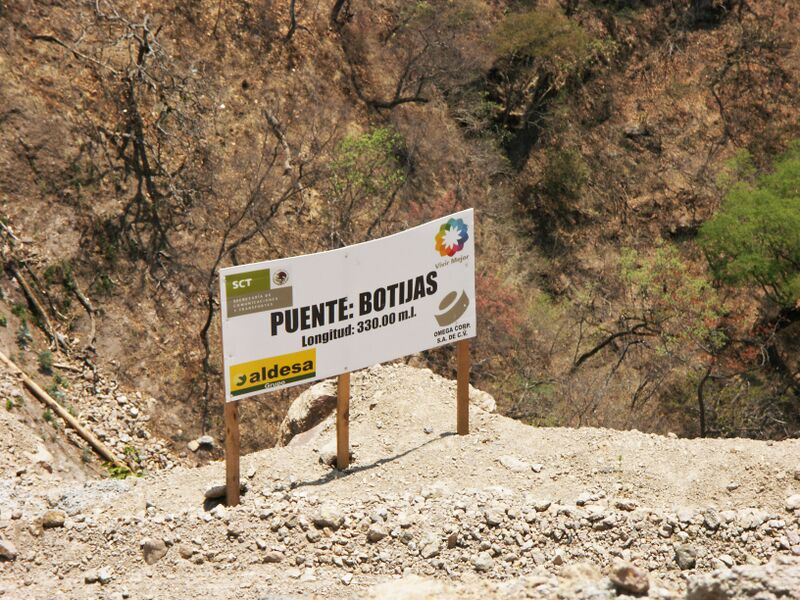 File:BotijasBridge.jpg