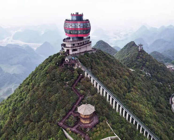 File:Liupanshui Meihuashan GlassTower.jpg