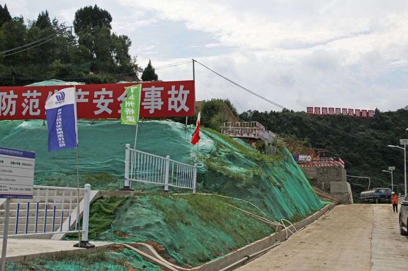 File:TuanjieConstRoad.JPG