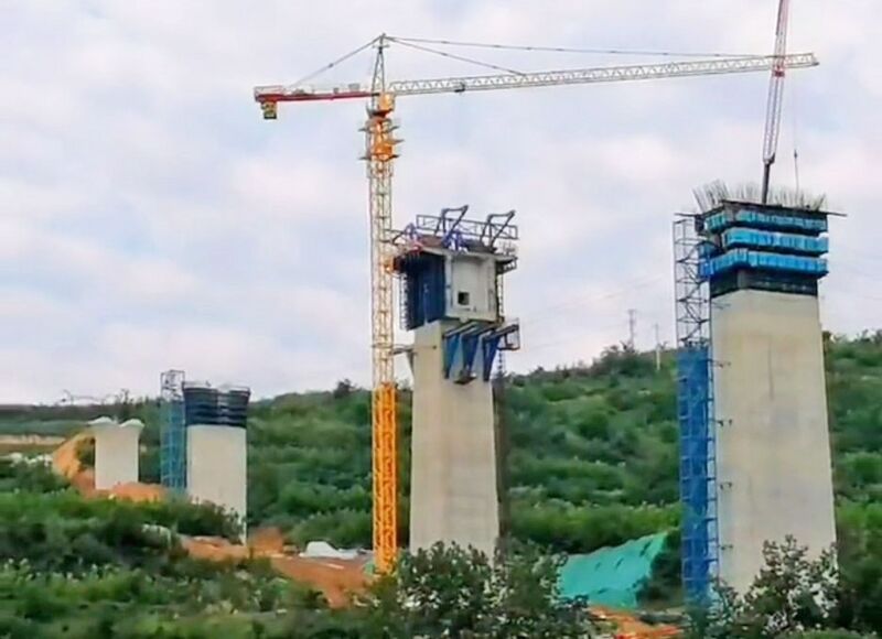File:Wangjiahe railway PierCrane.jpg
