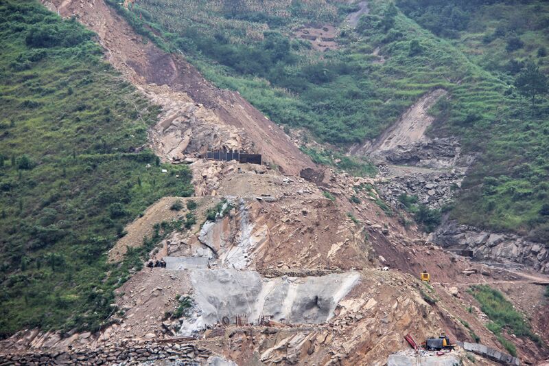 File:YelangheRailwayUpperSlope.jpg