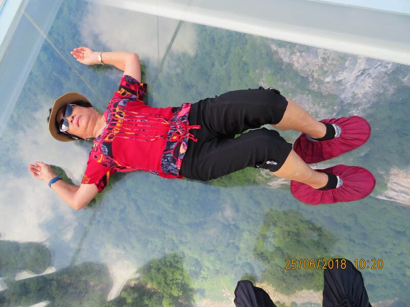 File:011ZhangjiajieEllyByJohnFilmer.JPG