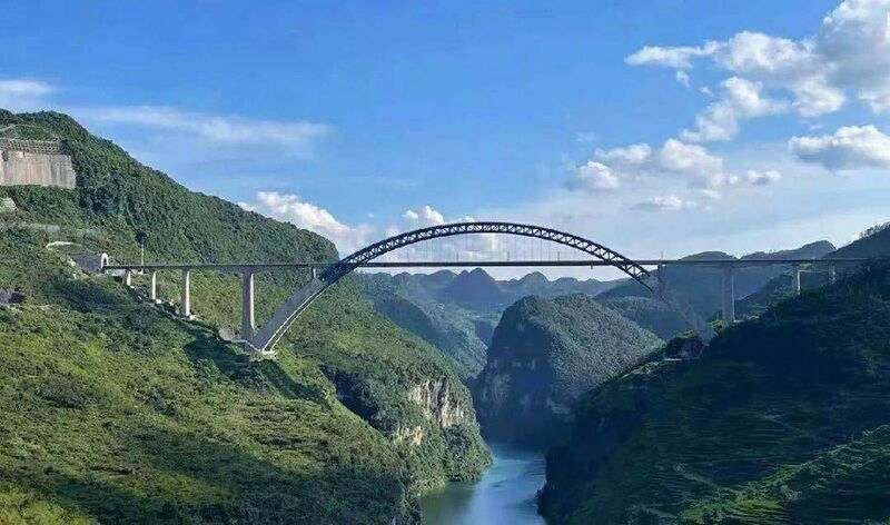 File:YachiRailwaySideSky.jpeg