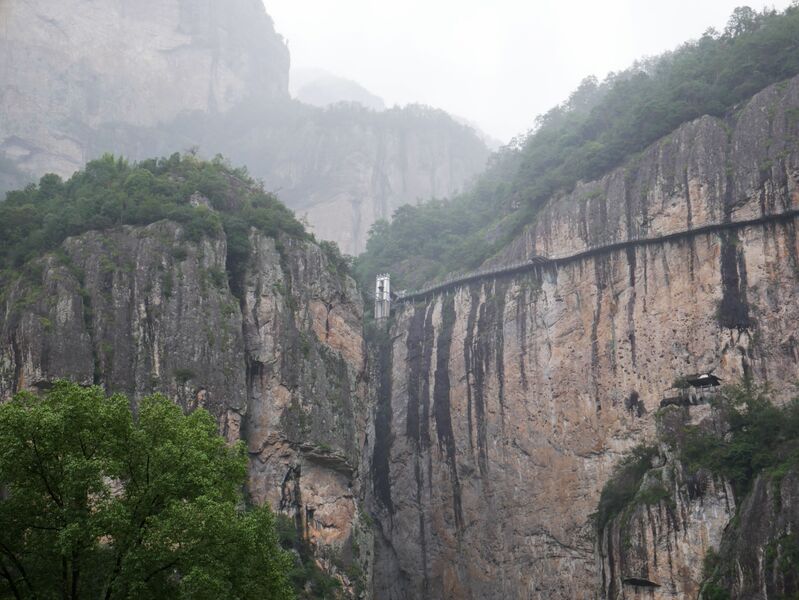 File:YaxiakuFootbridgeCliff2.JPG