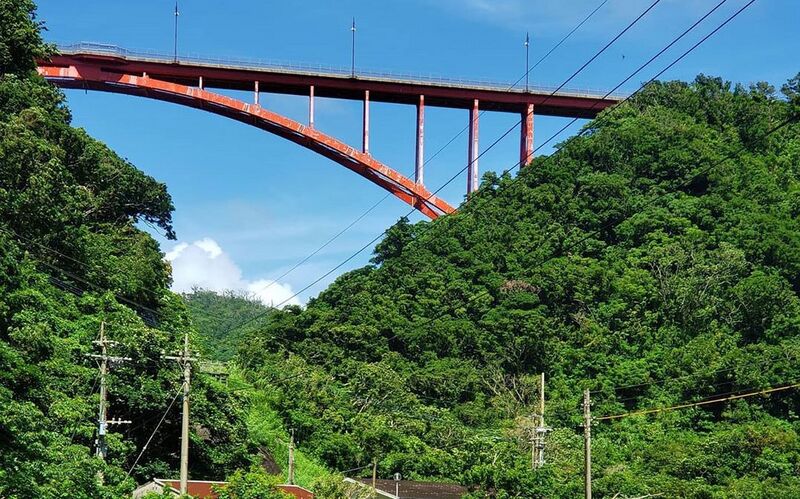 File:AkirigamiRedBoxArch.jpg
