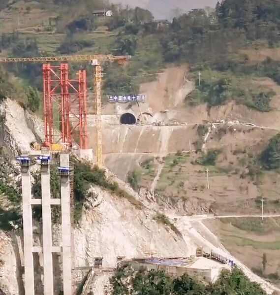 File:BaishuijiangFarTunnel.jpg