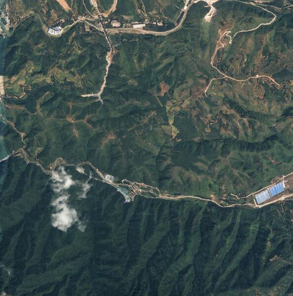 File:Huanglupo RailwaySatelliteWide.jpg