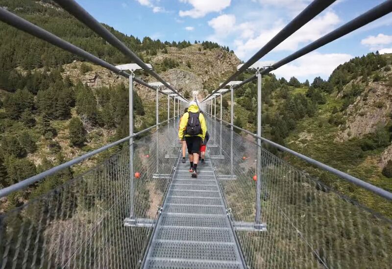 File:Tibetan Footbridge of CanilloDeck.jpg