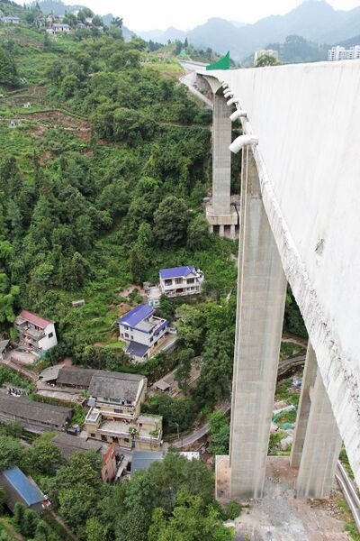 File:UnknownGuzhangSouthBeam90mtrHValley.JPG
