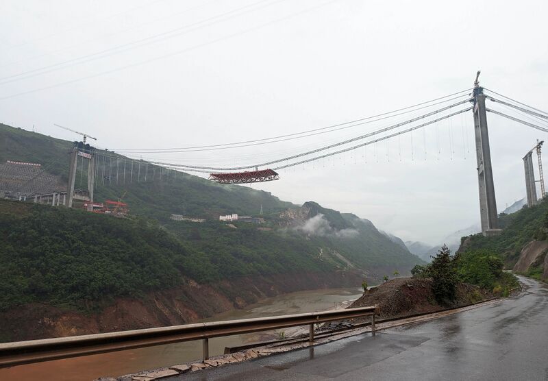 File:HeishuiheCablesTrussClouds.jpg