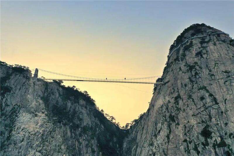 File:Mingtangshan Glass Bridge Sky.jpeg