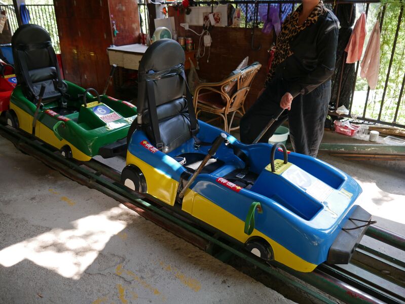 File:ShijiufengJingquiScenicAreaMountainCoasterCar.JPG