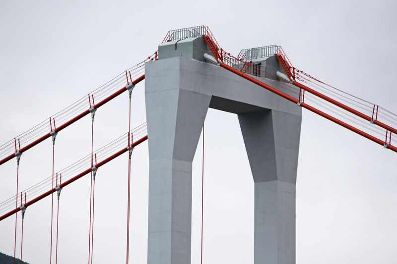 File:WujiangSuspensionTowerTop.jpg