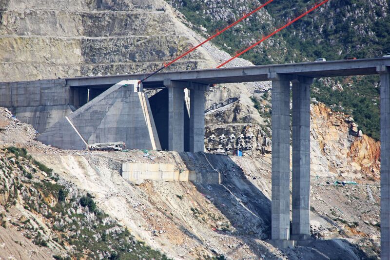 File:DimuheFoundationLonglens.jpg