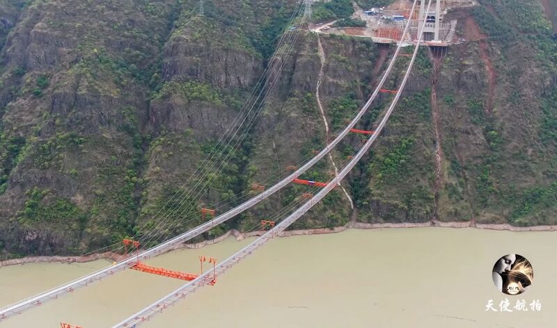 File:JinanCablesSuspendedDrone.jpg