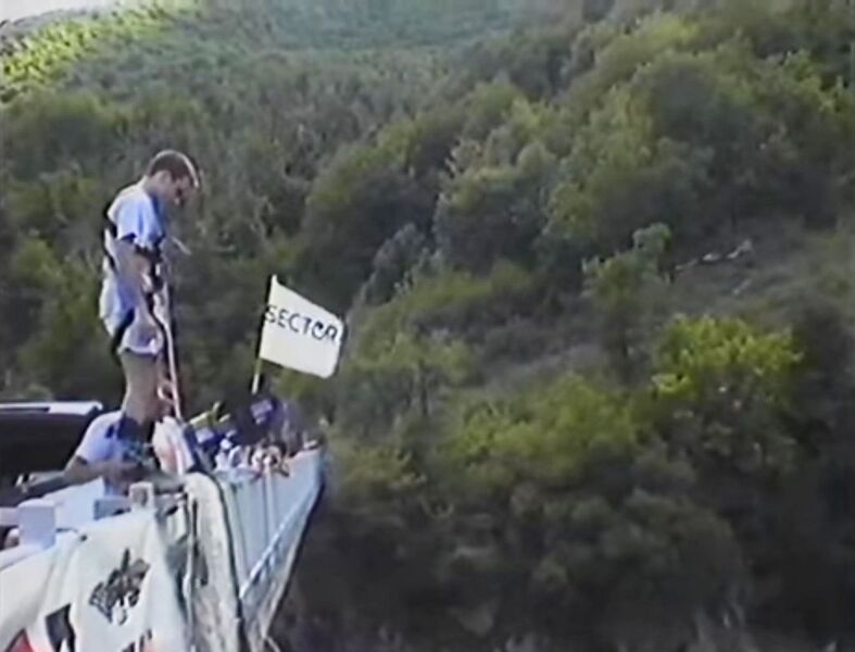 File:LoretoBungee.jpg