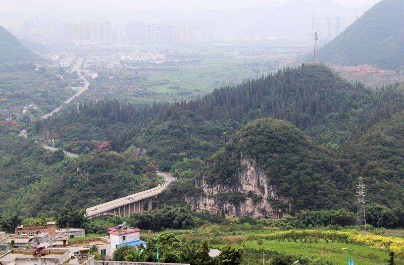 File:MalingheArch&XingyiCity.jpg