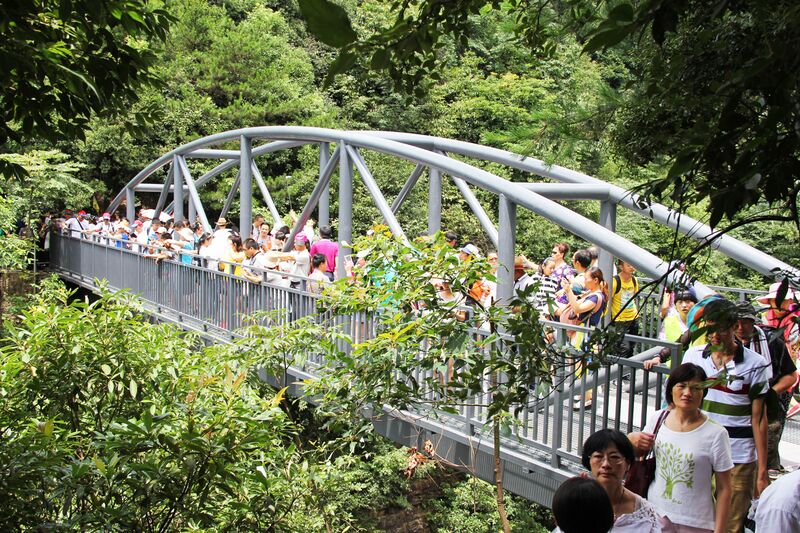 File:ZhangjiajieWiderFootbridgeByEric.jpg