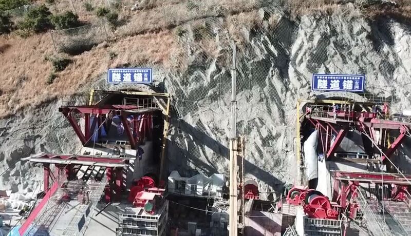 File:Jinshajiang Bridge HutiaoxiaTunnelDrone.jpg