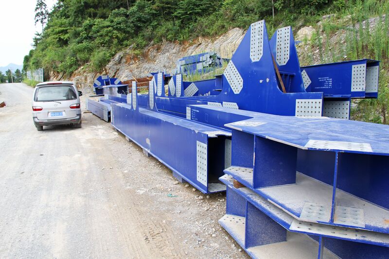 File:ZhongjianheTrussBeams.jpg