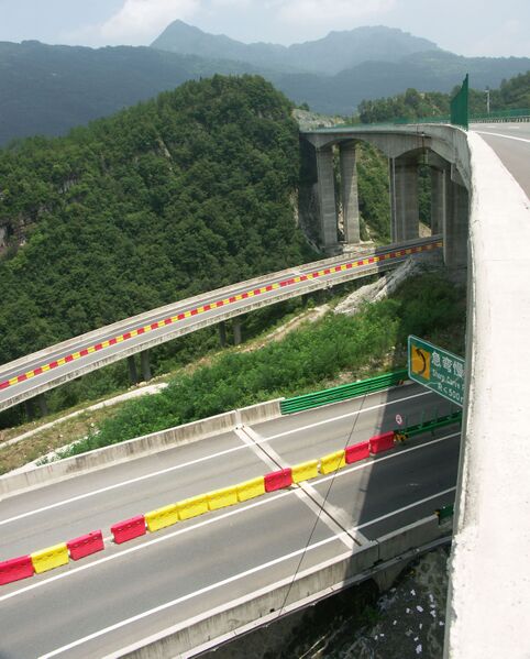 File:HouheBridgeExitRoad.jpg