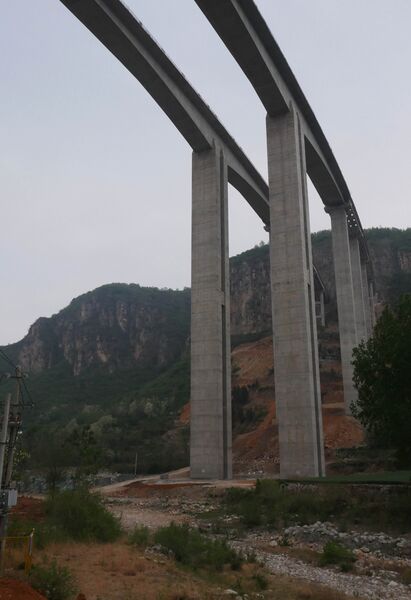 File:Louminghe115mtrHBeamRiver.JPG