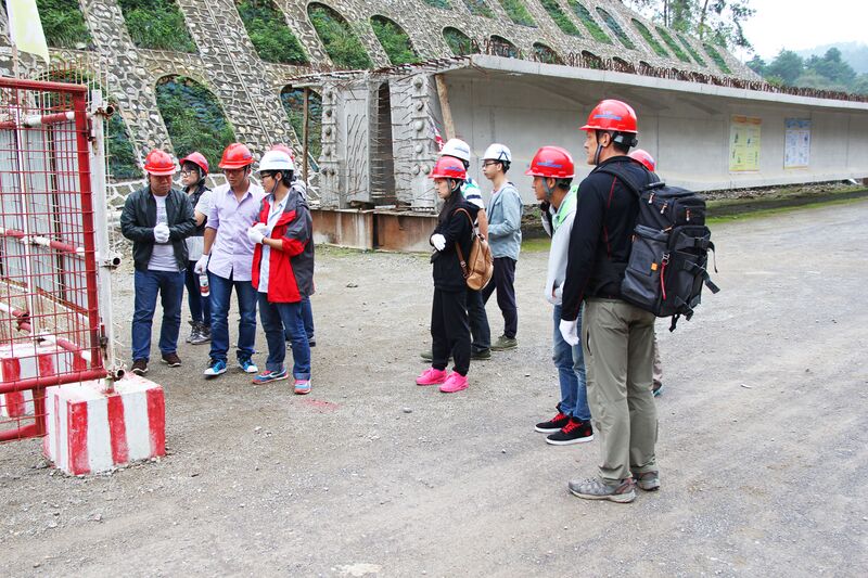 File:QingshuiheBeam&Workers.jpg