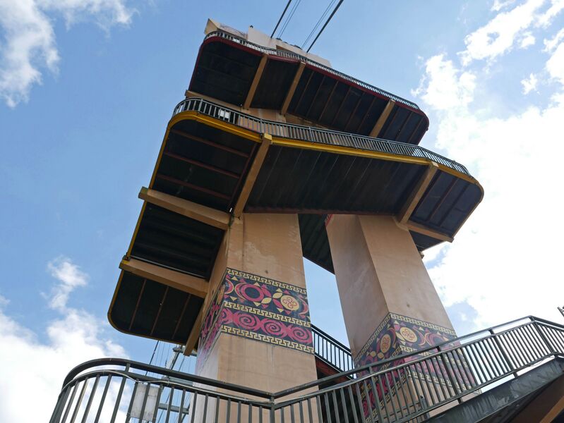File:YeyuhaiGlassStairsSky.JPG