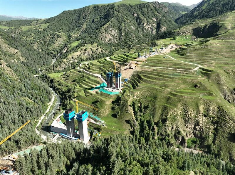 File:ZhamaoheSlope.jpg