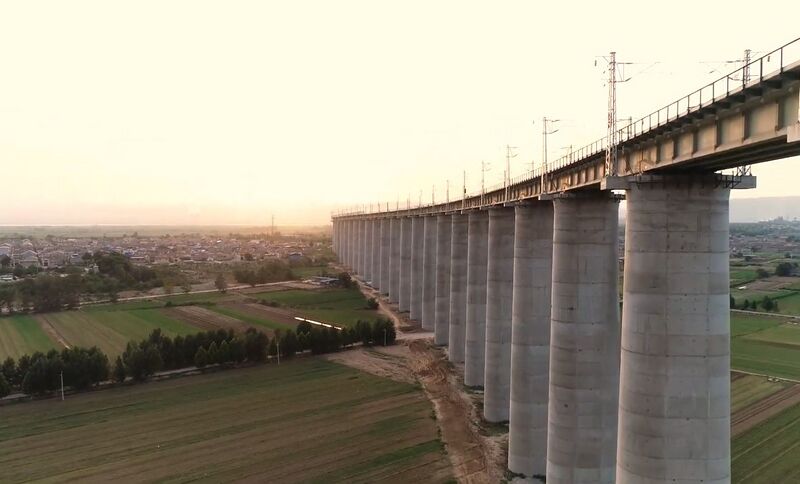 File:Fenhe Railway Bridge MenghuaDrone6.jpg