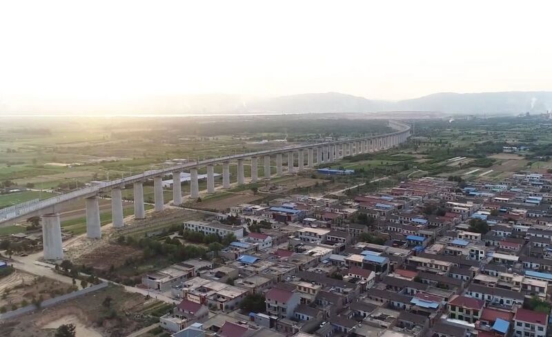 File:Fenhe Railway Bridge MenghuaDrone9.jpg