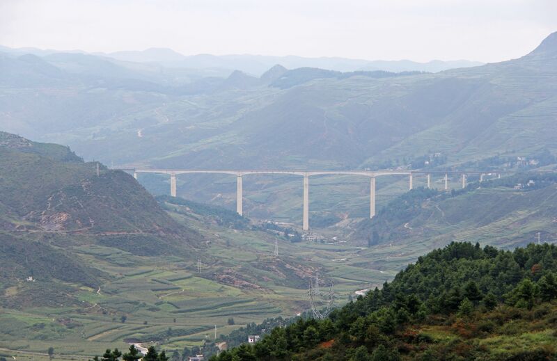 File:LizigouRailwaySide.jpg