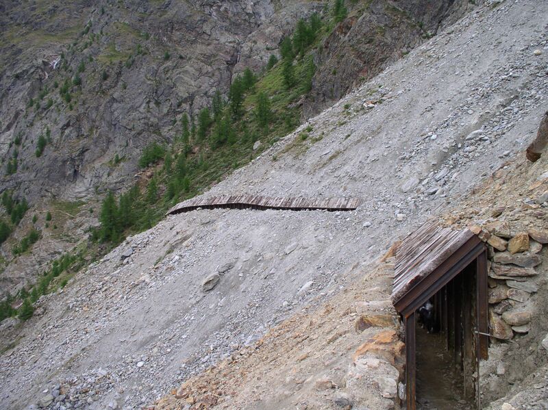 File:RandaFootbridge.jpg