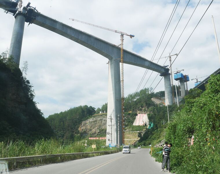 File:ShiliangheRailwayFromRoadSpans.JPG