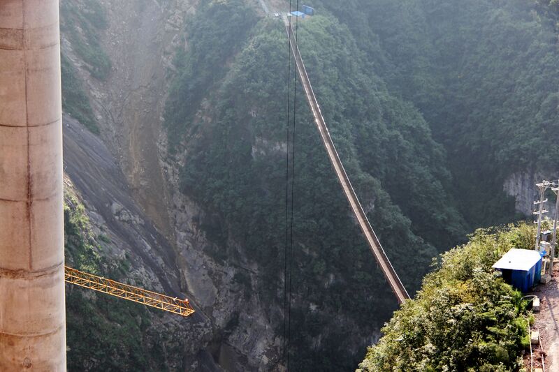 File:YangshuiheFootbridgeCanyon.jpg