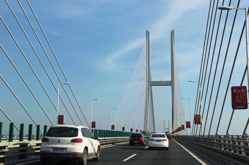 File:805JingzhouBridgeDeck copy.JPG