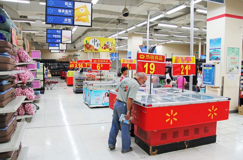File:113ZunyiWalMart&Richard.jpg