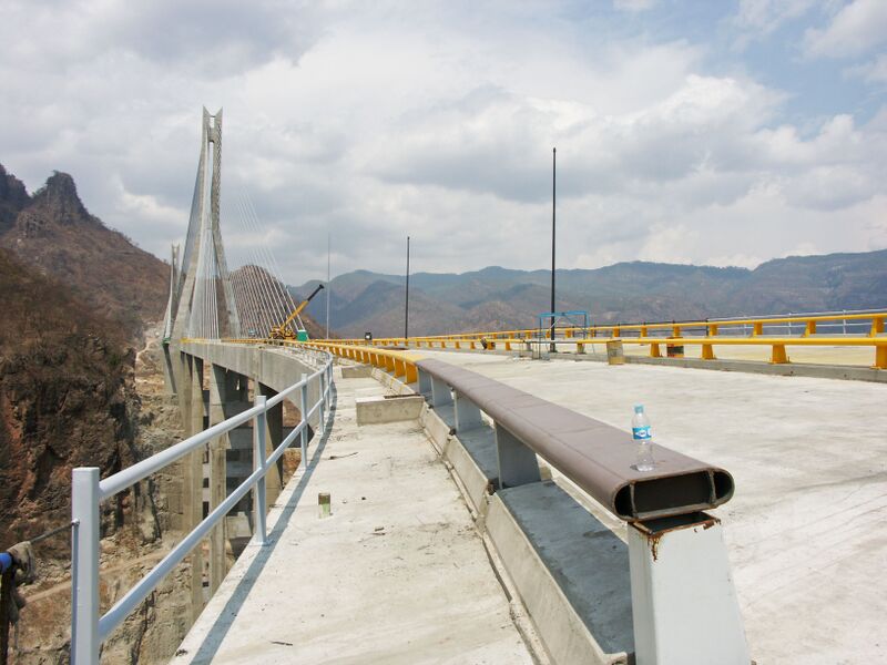 File:BaluarteBridge158.jpg