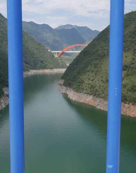 File:GuihuaRailwayArchCables.JPG