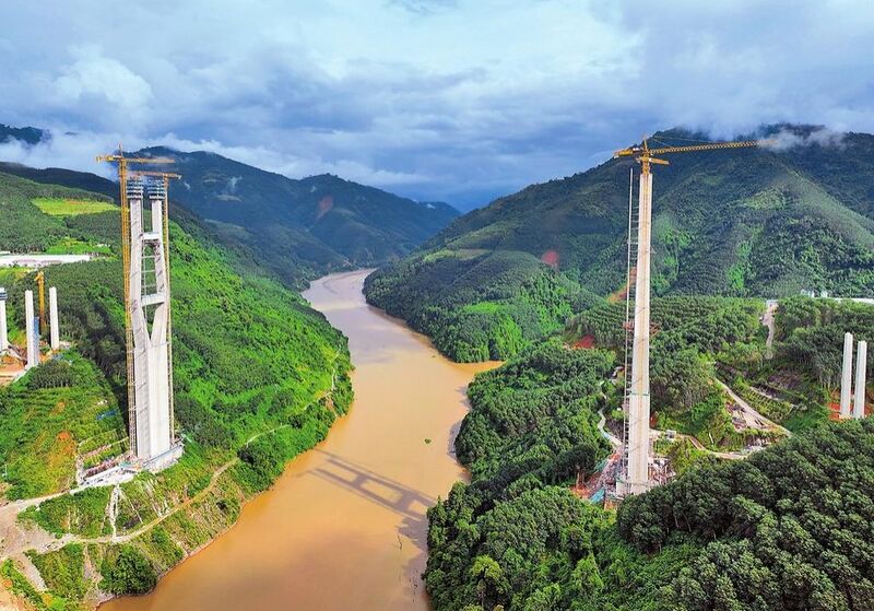 File:LixianjiangTowersCompleted.jpg