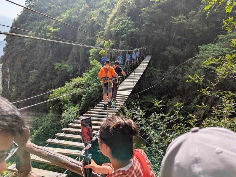 File:NizhuheCanyon 2026TourSmallBungy.jpg