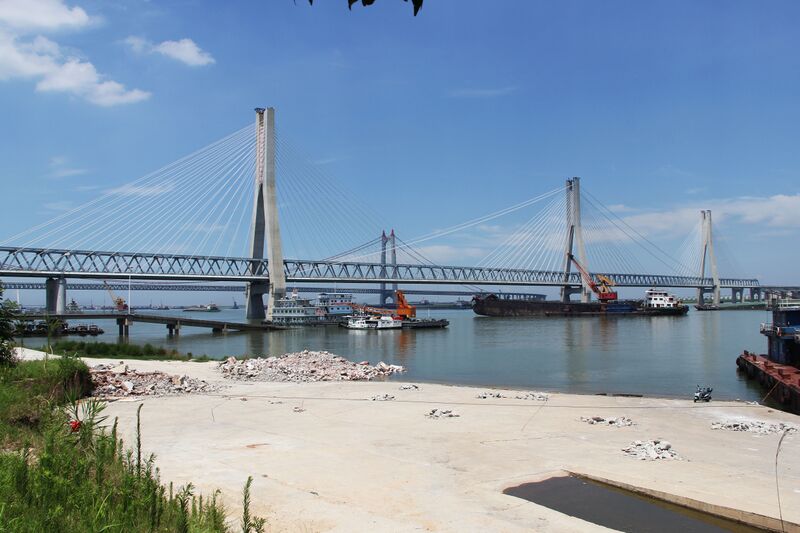 File:811DongtinghuRailwayWide copy.JPG