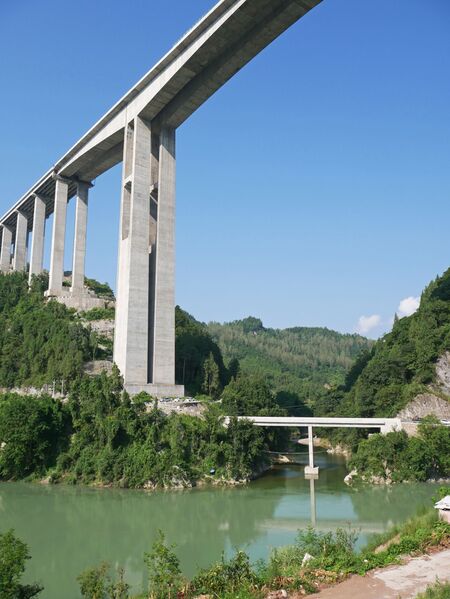 File:ApengjiangNumber2RiverView.JPG