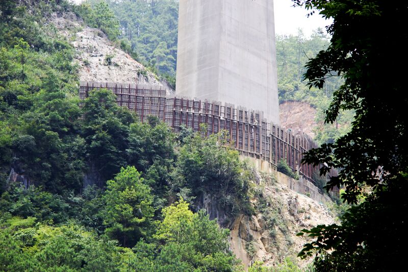 File:NanjiangRailwayPierBottom.jpg