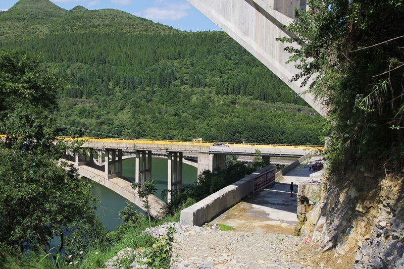 File:YelanghuThreeArchesView.JPG