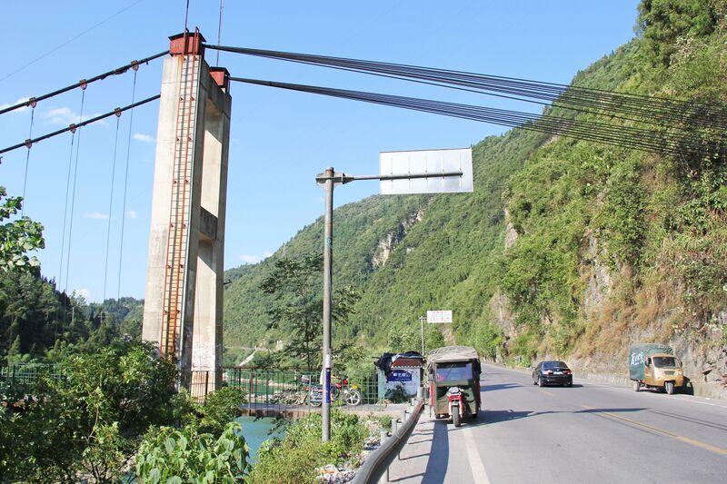 File:YujiangFootbridgeTower.jpg