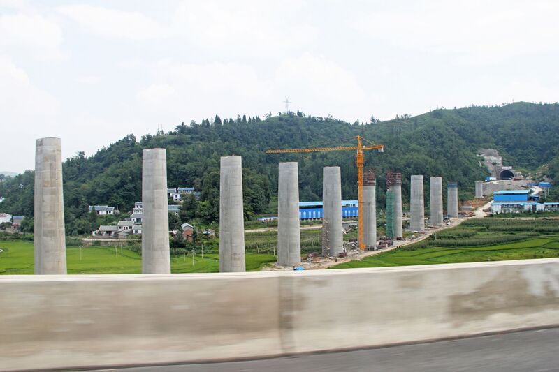 File:168G60GuiyangKunmingRailwayViaduct.jpg